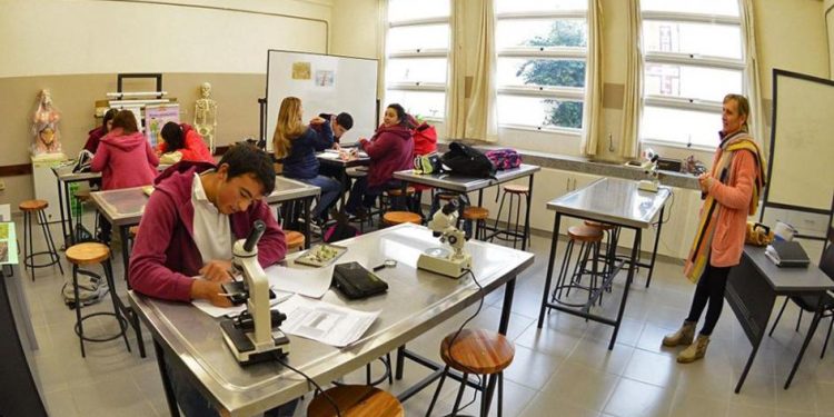 En 2023 comenzará a implementarse la reforma de bachillerato en Secundaria y UTU