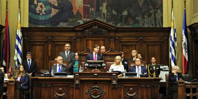 Presidente Lacalle Pou anunció rebajas de impuestos: mas de 63.000 uruguayos dejarán de pagar IRPF