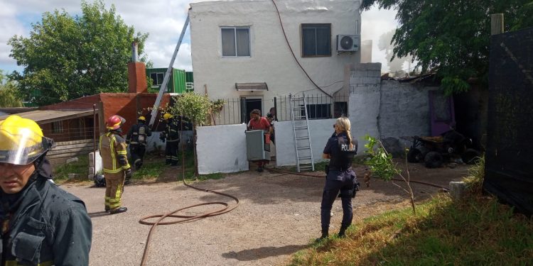 Policía investiga incendio y presunto homicidio en Maldonado donde una mujer fue hallada calcinada