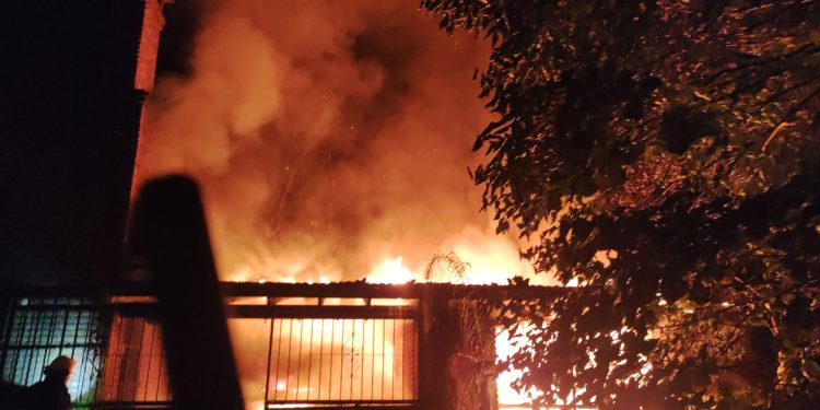 Ocean Park: Bomberos combatieron incendio en finca; posible intento de autoeliminación