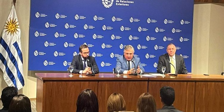 Uruguay logró aprobación argentina para dragado del canal de acceso al puerto de Montevideo