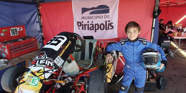 Gonzalo Callejas, piloto piriapolense de karting, logra destacarse en dos importantes torneos de la región