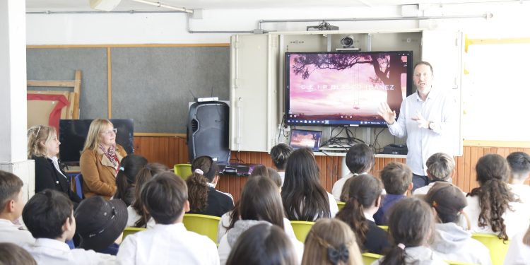 Sensibilizaron a alumnos de la Escuela Nº 87 de Simón del Pino contra el acoso escolar