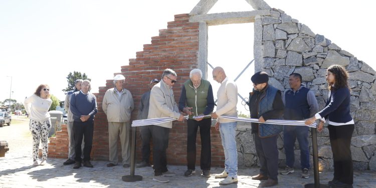 Antía inauguró monumento en San Carlos en homenaje a la Batalla de la Loma de Ortiz