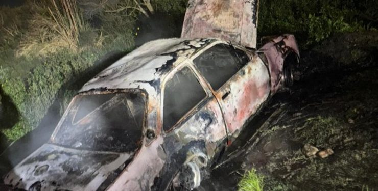 Hallaron el cuerpo calcinado de una persona en el interior de un vehículo que tomó fuego