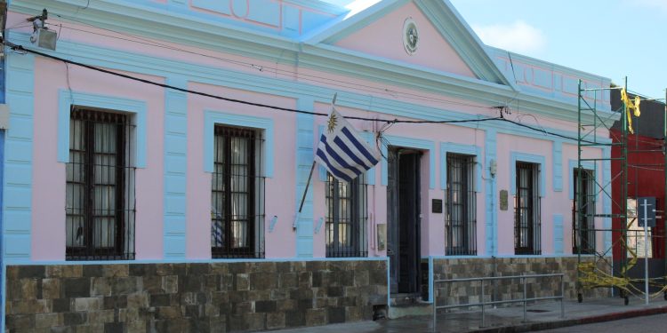 Escuela 6 fue pintada