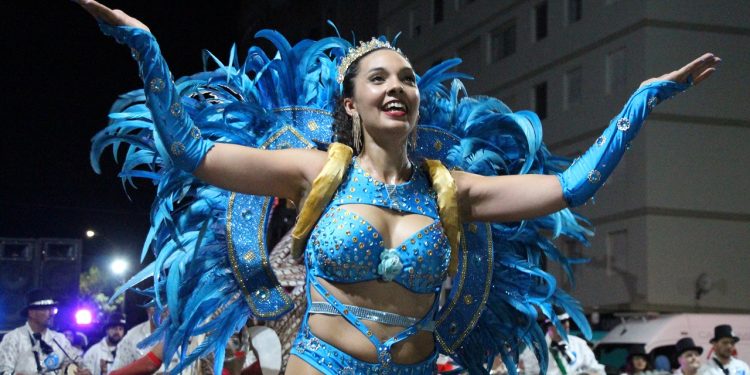 Desfiles Carnaval 2025: Aznárez rompe el fuego en la zona oeste el 25 de enero; en Piriápolis el sábado 1 de marzo y cierra Pan de Azúcar el 8/3