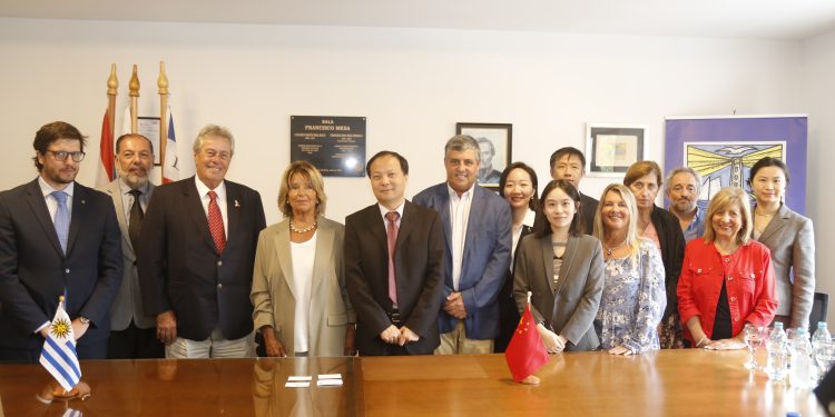 Antía destacó la relación cultural con China durante firma de hermanamiento entre provincia de Sanya y Punta del Este