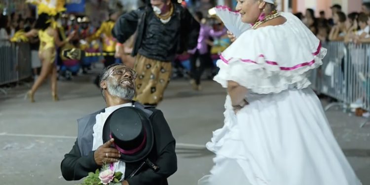 San Carlos bailó con el desfile inaugural y palpita con 15 noches en el renovado Teatro de Verano