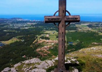 Piriápolis: expertos realizaron una evaluación técnica de la cruz del cerro Pan de Azúcar
