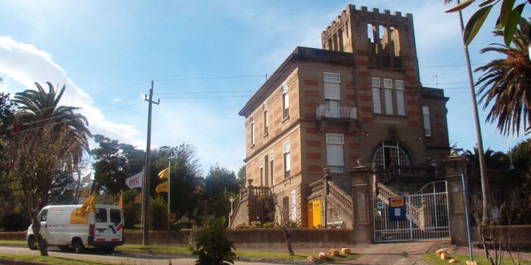 Una casa una historia: el Museo de Arte Piriápolis inaugura la muestra «Tiempos de Mosaico» de Beatriz Segni; sábado 15 hora 20:00