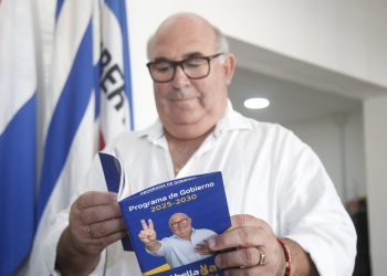 Abella primer candidato que presenta programa ante la corte, rodeado de técnicos que pensaron un Maldonado a 30 años 