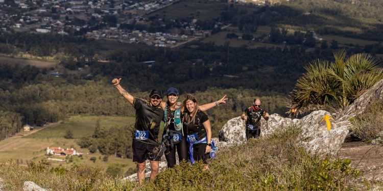 Más de 300 personas participaron de la carrera Invictus en el Cerro Pan de Azúcar