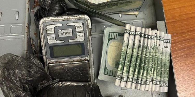 Operación «Grand Bar»: golpe al narcotráfico en Maldonado con cerca de 5 kilos de cocaína incautada y dinero en efectivo; varios detenidos