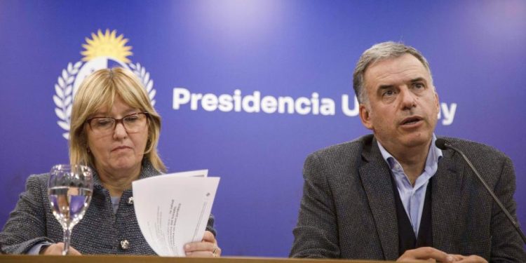 Gobierno retoma rumbo histórico de Uruguay en estrategia antitabaco