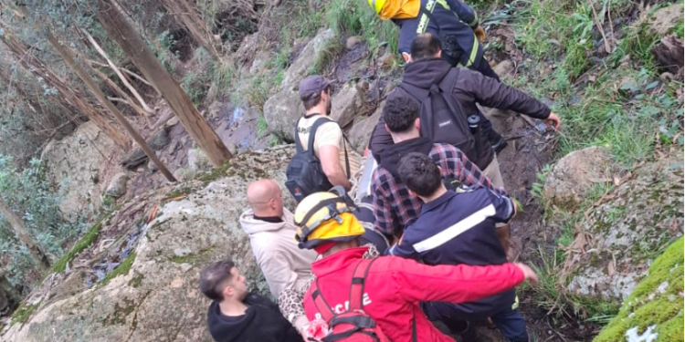 Rescate exitoso en el cerro Pan de Azúcar: Bomberos asistieron a una mujer lesionada durante el ascenso