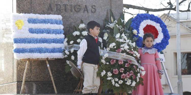 Intendente Abella encabeza acto patrio conmemorativo del 195.º aniversario de la Jura de la Constitución