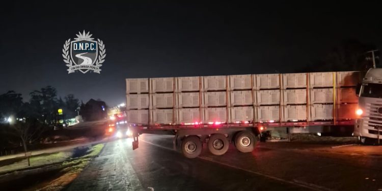 Fatal accidente laboral en Ruta 3; conductor muere arrollado por su propio camión