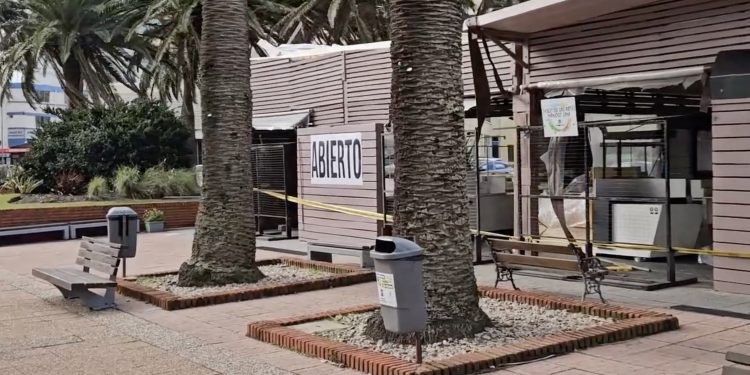 En menos de un mes quedaría reconstruído módulo de la Plaza de los Artesanos que sufrió daños por temporal