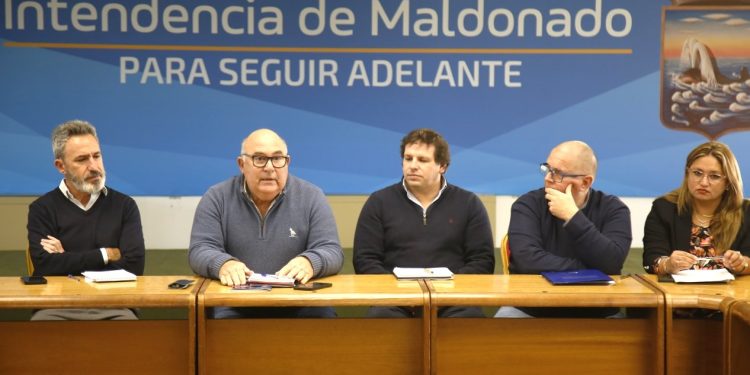 Abella encabezó primera reunión con su equipo de gobierno: “Voy a cumplir con todos los compromisos asumidos con la gente”