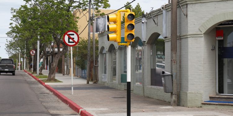 Plan piloto: Maldonado avanza hacia una movilidad más inteligente con tecnología en semáforos