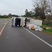 Lavalleja: volcó camión con carga peligrosa en Ruta 8