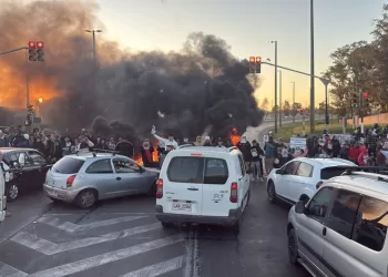 “Nos están arrebatando a nuestros hijos”: manifestación popular exige Justicia por Gonzalo tras brutal homicidio en Montevideo