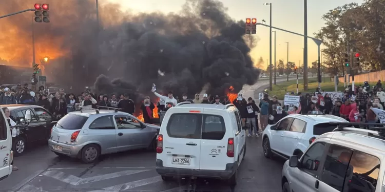 “Nos están arrebatando a nuestros hijos”: manifestación popular exige Justicia por Gonzalo tras brutal homicidio en Montevideo