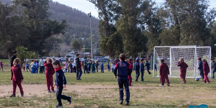 Convocan a escuelas de Maldonado al 1er. “Juega y Juega Solidario” en Piriápolis