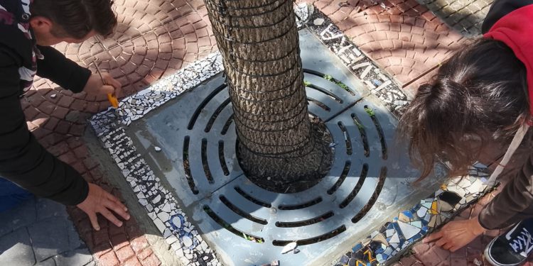 Internos del Centro de Rehabilitación El Jagüel realizaron intervención con mosaicos en la Peatonal Sarandí