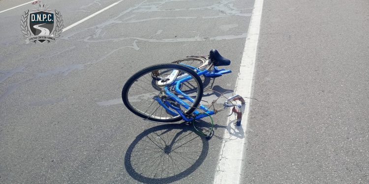 Jornada trágica en rutas nacionales: un motociclista fallecido en Ruta 1 y dos mujeres graves tras siniestro en Ruta Interbalnearia