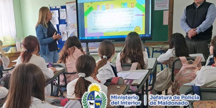 Jefatura dictó charla de prevención en Escuela 108 de La Capuera