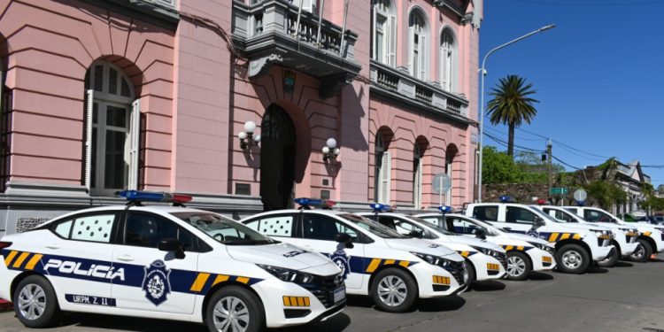 Jefatura renueva su flota vehicular por temporada estival: plan recambio incorpora 7 vehículos O Km.