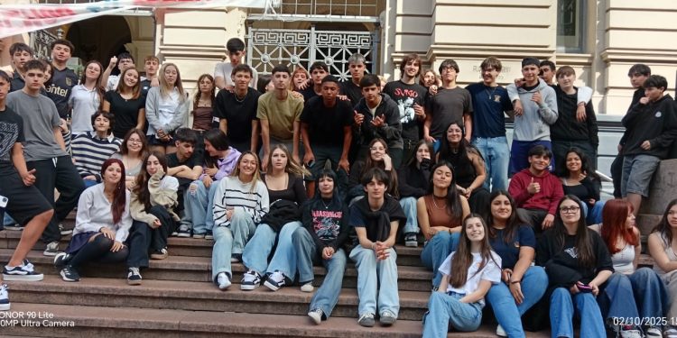 Liceo de Punta del Este impulsa la orientación vocacional con visitas a facultades en Montevideo