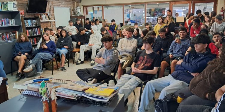 Un encuentro internacional literario en el Liceo de Punta del Este