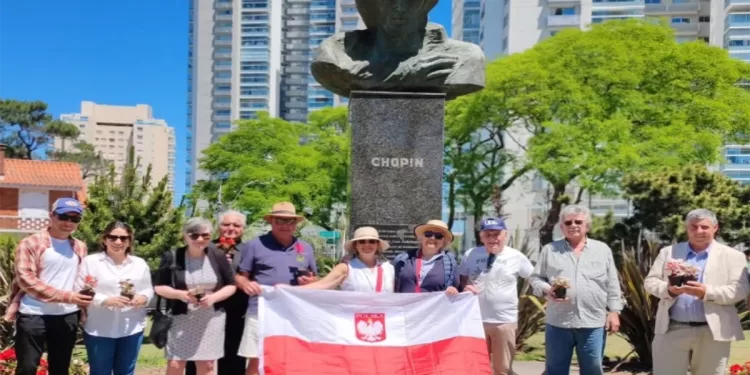 Polacos observaron su día de Independencia en la península