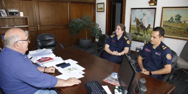 Compromiso con la seguridad: Abella recibió a Bomberos, Prefectura y Ejército