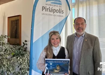 Piriápolis: Municipio recibió libro de Elena Escalada sobre Francisca