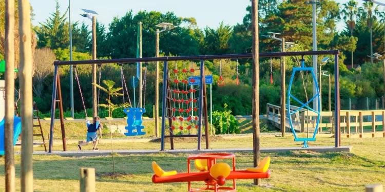 En balneario Las Flores un basurero se transformó en plaza