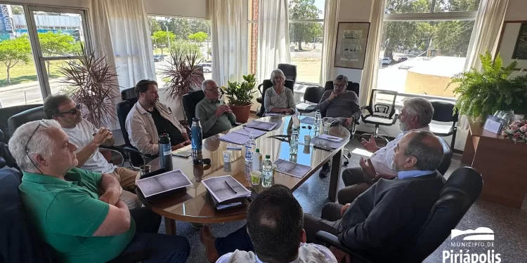 Intendencia y municipio buscan optimizar circulación en Piriápolis