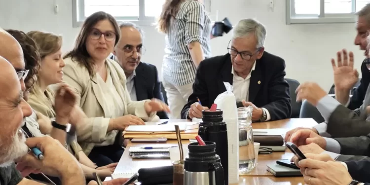 Salario mínimo nacional aumentará 7,5% en 2026