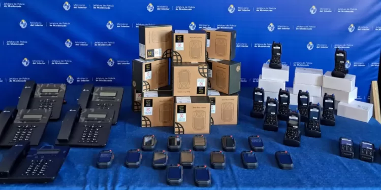Fueron entregadas cámaras personales y equipos de comunicaciones, a la Jefatura de Policia de Maldonado