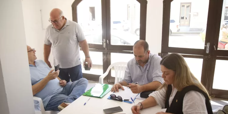 Abella puso en marcha «Escuchamos»