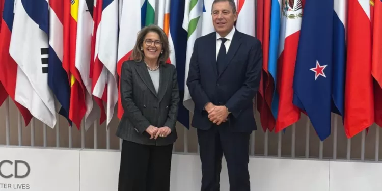 Ministro de Economía y Finanzas, Gabriel Oddone, realiza visita oficial a Francia