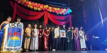 Emotivo Homenaje a Agustín Cajtak en el Liceo de Punta del Este