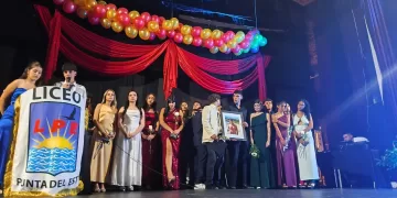 El Liceo de Punta del Este celebró con glamour a sus graduados; mirá la galería de fotos y videos