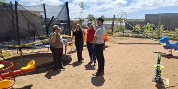 Referentes de Políticas Sociales de la IDM entregaron donaciones a merenderos del barrio Los Caracoles