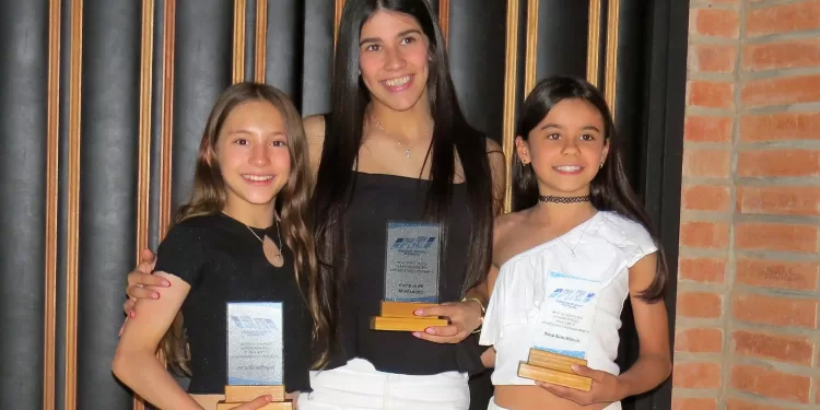 Josefina Biurrun, Nina Branchiccela y Pierina Cedres figuras destacadas por la Federación Uruguaya de Gimnasia