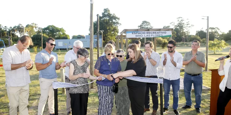 Municipio de Solís Grande inauguró remodelación de la Estación de AFE y plaza en balneario Las Flores