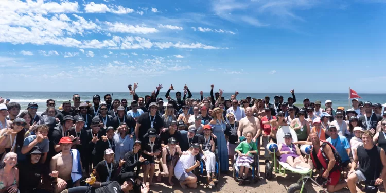 Más de 100 usuarios disfrutaron de jornada de Surf Inclusivo